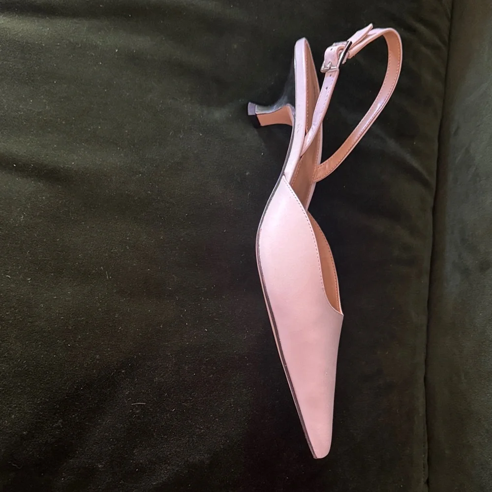 Brand new Michael Kors Cream Slingbacks with Kitten Heel - Picture 2 of 6